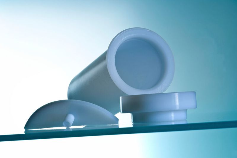 Beispiele für Fluorpolymer-Produkte, die in der Up-Cycling Anlage wiederaufbereitet werden können. (Bild: 3M / Dyneon)