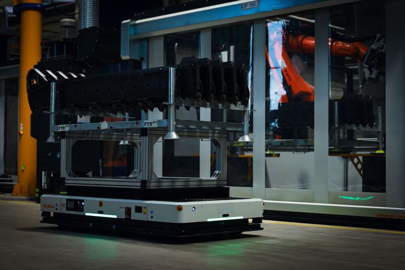 The KMP 3000P can move up to three tons of load, and in tandem with a second platform, even twice as much. (Image:Kuka)