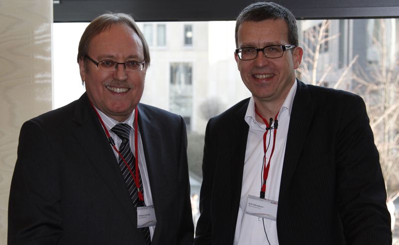 Dr. Wolfgang Schröder (Vorstandsvorsitzender) und Dr. Ralf Ebbinghaus (Vorstand Vertrieb & Marketing) stellten die Unternehmens- und Produktstrategie von Swyx für das Jahr 2012 vor. (Archiv: Vogel Business Media)