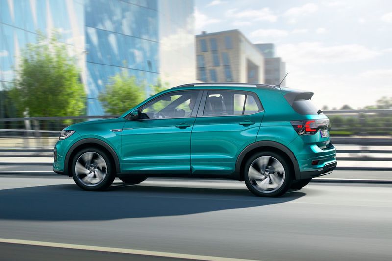 Mit 4,11 Metern Länge ist er 54 Millimeter länger und mit 1,56 Metern Höhe 112 Millimeter höher als ein Polo.  (Volkswagen )