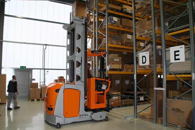 Durch das neue Logistikzentrum und veränderte Prozesse konnte der Lagerbestand um 1,5 Millionen Euro gesenkt werden. (Bild: LABORPRAXIS/Platthaus)