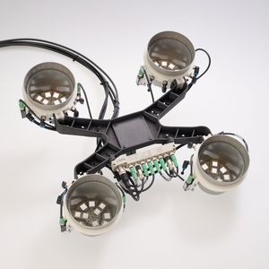 Wenn man Bauteile oder Ersatz braucht, dann hat die additive Fertigung den Vorteil, diese sozusagen on demand herstellen zu können. Ein Beispiel ist etwa dieser Greifer für einen Roboter, mit dem man Pflanztöpfe schonen aus dem Spritzgießwerkzeug entnehmen kann.(Bild:  Arburg)