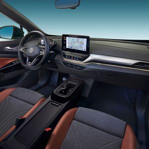 Minimalistischer Innenraum: Die meisten Funktionen lassen sich auf dem 12-Zoll großen Touchscreen steuern.(Bild:  Volkswagen)