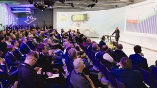 Der Deutsche Remarketing Kongress ist Treffpunkt für die Gebrauchtwagenbranche. Der Kongress 2025 steht ganz unter dem Motto „KI live erleben“. (Bild: Stefan Bausewein)