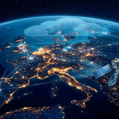 Digital EO soll Erdbeobachtungsdaten, Rechenkapazitäten und Services in einer souveränen europäischen Infrastruktur zusammenführen. (Bild: Gemini / KI-generiert)