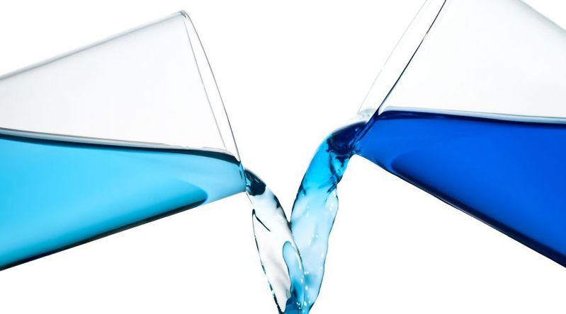 Eine Technologie, die immer häufiger zum Einsatz kommt, ist die hybride Multi-Cloud – eine Mischung aus Public und Private Clouds, die vielseitigen IT-Anforderungen gerecht wird.(Bild:  kmiragaya - stock.adobe.com)