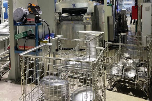 Mit einer speziellen Teilewaschmaschine oder Teilewaschanlage können Anwender automatisiert und effizient Teile reinigen.(Bild:  KSP)