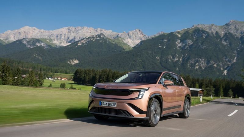 Ganz so riesig wie die Studie geriet die Serienversion nicht, übertrifft mit 4,87 Metern jedoch das bisherige SUV-Topmodell Kodiaq.(Bild:  Skoda)