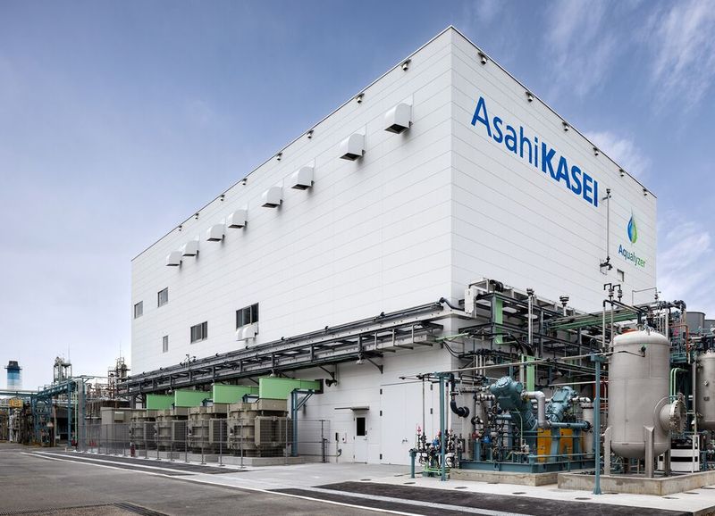 Die in der neuen Anlage gesammelten praktischen Erfahrungen sollen Asahi Kaseis Markteintritt mit großen Multimodul-Anlagen zur alkalischen Wasserelektrolyse weiter untermauern. (Bild: Asahi Kasei)