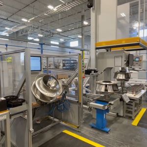 Blick in die Produktionsräume im neuen Ebm-Papst-Werk in Telford. Es wurde in nur 12 Monaten aufgebaut. Hocheffiziente Ventilatoren und Motoren werden von dort aus dem nordamerikanischen Markt geliefert.(Bild:  Ebm-Papst)