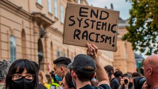 Als Unterstützerin der „Call for Code for Racial Justice“ hostet die Linux Foundation sieben Projekte gegen rassitisch motivierte Ungerechtigkeit. (UnratedStudio)