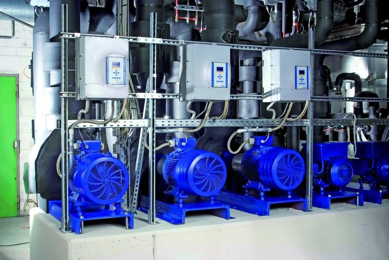 Bild 3: Die Drehzahlregelung Pump Drive kann unabhängig vom Motorfabrikat der Pumpe eingesetzt und direkt am Pumpenmotor, in einem Schaltschrank, an der Wand oder innerhalb der Anlage installiert werden. (Archiv: Vogel Business Media)