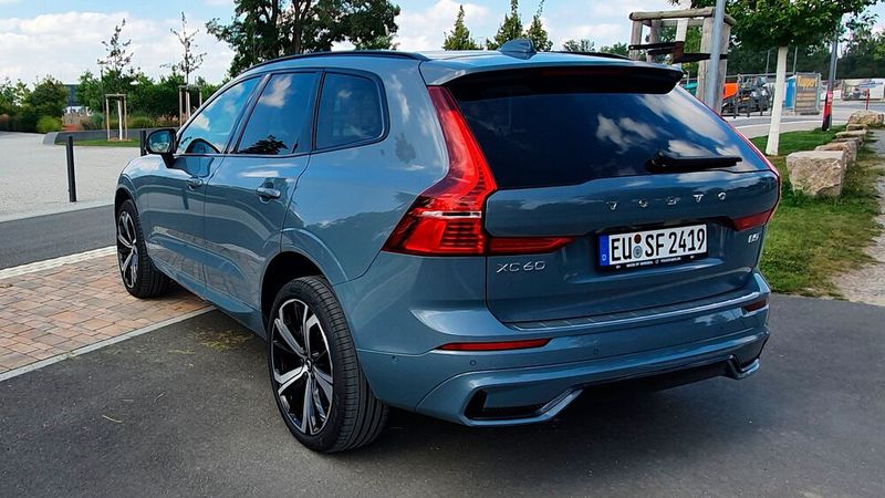 Der Kofferraum lässt sich jetzt leichter per Fußbewegung öffnen. (Bild: Mauritz/»kfz-betrieb«)