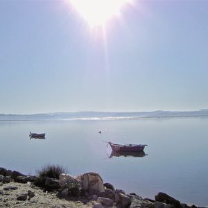 Abb.2: Boot in einer Lagune an der portugiesischen Küste zum Test der unterschiedlich beschichteten Stahlplatten