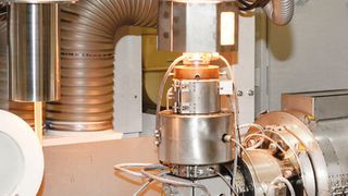 Wie man hoch temperaturbeständige Rohre aus vernetztem Polyethylen besonders wirtschaftlich herstellen kann, zeigte Battenfeld-Cincinnati jüngst in Wien. (Bild: Battenfed-Cincinnati)