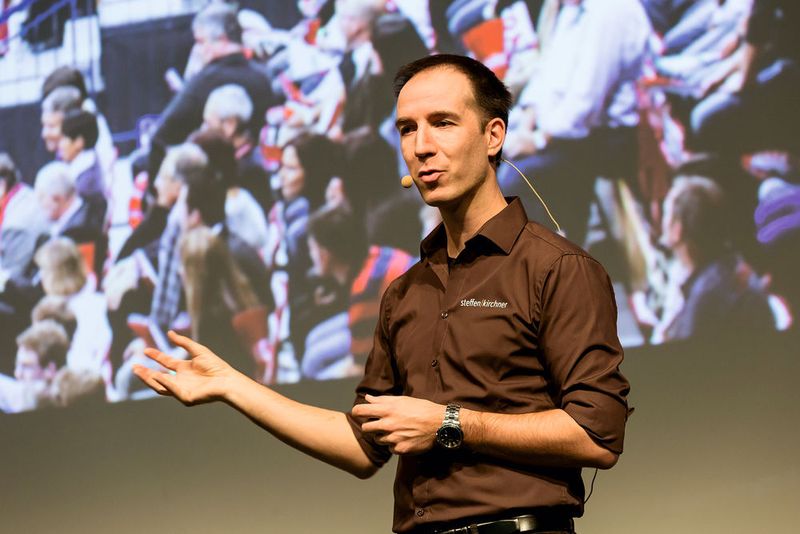 Worte, die bewegten – die Keynote zum Thema „Veränderungslust“ des Motivationscoaches Steffen Kirchner ging unter die Haut. (Stefan Bausewein)
