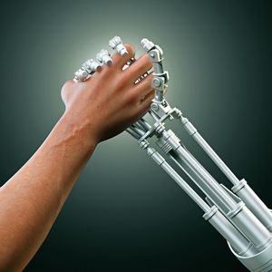 Kollaborierende Roboter sollen die Menschen nicht ersetzen, sondern mit ihnen zusammenarbeiten.