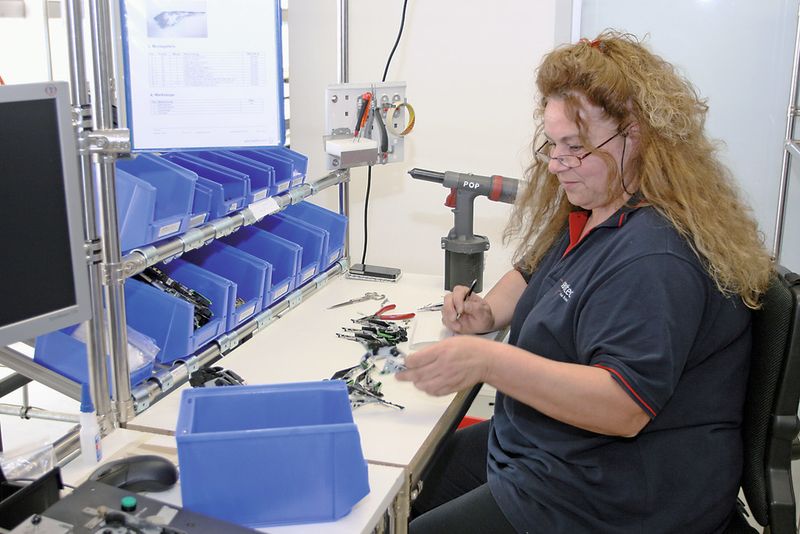 Lean-Production-Arbeitsplatz bei Bamotec. (Bild: Anne Richter, SMM)