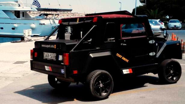 Der Zweitürer kommt mit Cabriodach. (Bild: Keraboss Cars Manufacturing)