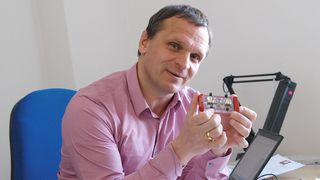 „ Auf Basis der Multi-Organ-Chips können Sicherheit und Wirksamkeit von neuen Wirkstoffkandidaten getestet werden.“ Dr. Uwe Marx, CEO Tissuse GmbH & Institut für Biotechnologie, Fachgebiet Medizinische Biotechnologie der TU Berlin (Bild: TU Berlin)