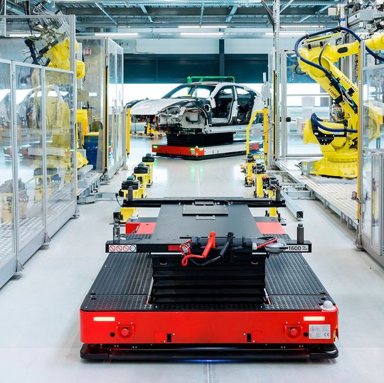 Die Bänder bei Porsche stehen weiter still.(Bild:  Porsche)