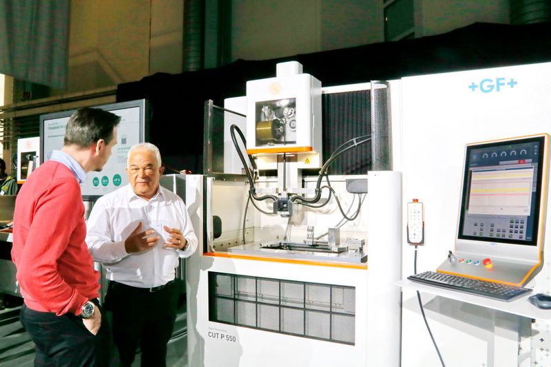 Feierliche Enthüllung auf den Solution Days 2017 in Losone für die neue Cut P Serie von Agie Charmille. (Anne Richter, SMM)