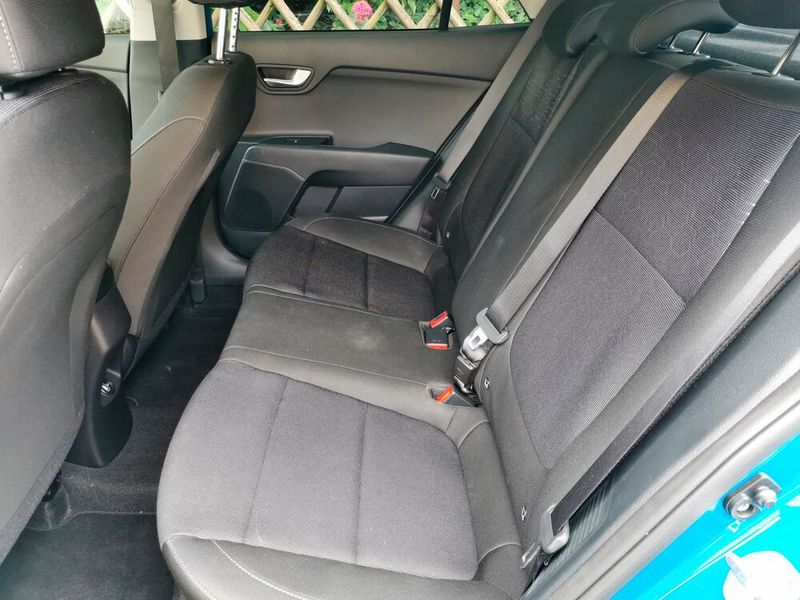 7. Gute Sitzpostion: Sowohl auf den Vorder- wie Rücksitzen können sich Passagiere bequem ausbreiten. Auf längeren Strecken konnten die Sitze ebenfalls überzeugen. Einzig der Einstieg in den Fond ist etwas beengt. (Bild: Otto/Vogel Communications Group)