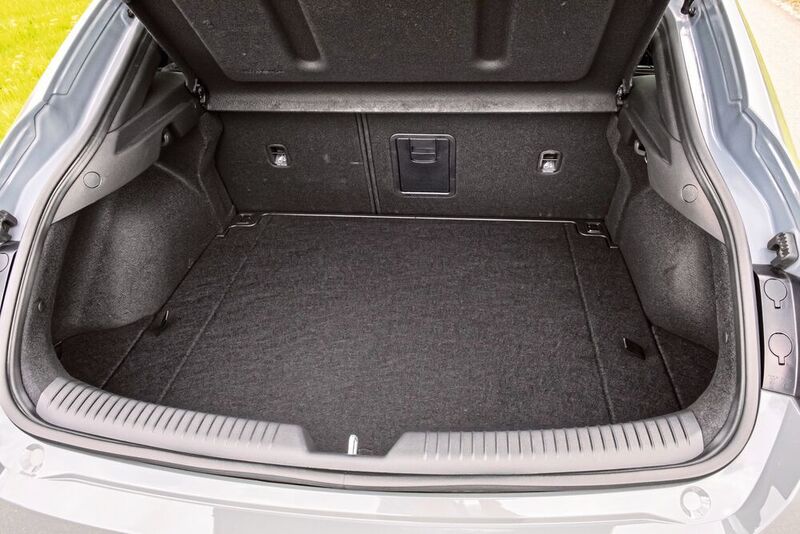 Der Kofferraum bietet 55 Liter mehr Platz, ist aber auch flacher. (Hyundai)