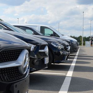 Alle Fahrzeug, die der Händler verkauft, kommen am Beresa-Airport-Center in Greven an und werden dort zentral aufbereitet. Das Airport-Center ging Ende vergangenen Jahres in Betrieb.(Bild:  Achter/»kfz-betrieb«)