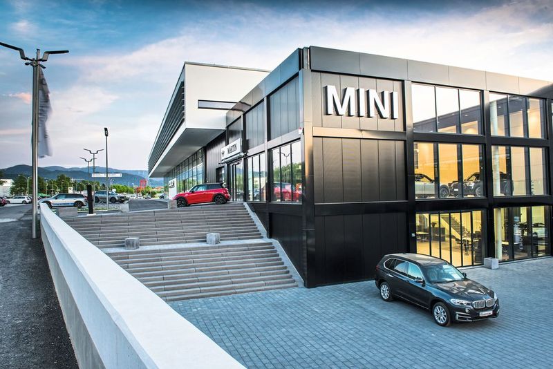 ...verkauft das Unternehmen an seinem neu errichteten Hauptsitz auch Mini-Modelle. (Bild: Märtin)