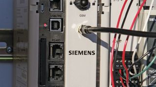 Der Remote-Datenmanager Sitrans RD500 ermöglicht neben der automatisierten Bestandskontrolle von Silo- und Tankanlagen auch eine gesicherte 
Fernüberwachung.  (Bild: Siemens)