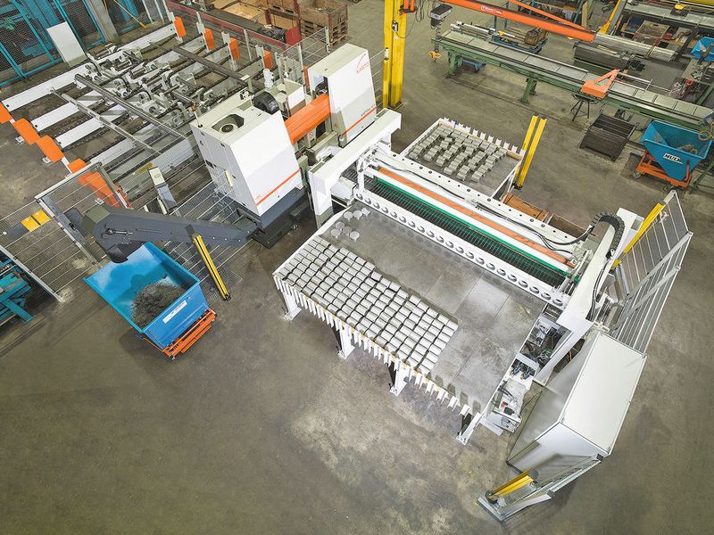 Vue de l'implantation de la cellule à scier automatique KASTOtec F 4 chez Schmobi. (Schmolz+Bickenbach Stahlcenter AG)