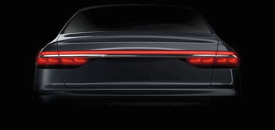 OLED im Fahrzeug: Einige Autohersteller verbauen in den Rücklichtleuchten segmentierte, biegsame OLEDs für ihre Premiumfahrzeuge in kleinen Stückzahlen. OLED im Fahrzeug: Einige Autohersteller verbauen in den Rücklichtleuchten segmentierte, biegsame OLEDs für ihre Premiumfahrzeuge in kleinen Stückzahlen.