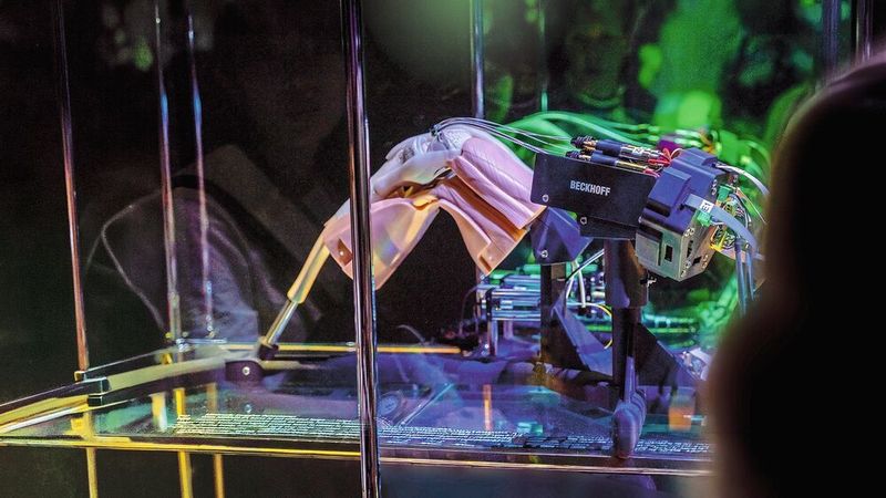 Der im Rahmen des Projekts Miracle II an der Universität Basel entwickelte Chirurgieroboter war auch auf der Weltausstellung 2025 im japanischen Osaka ein Highlight.(Bild:  Universitätsspital Basel: Kai-Marie Schimanski, Carl-Victor Krüger und Aidan Alberola)