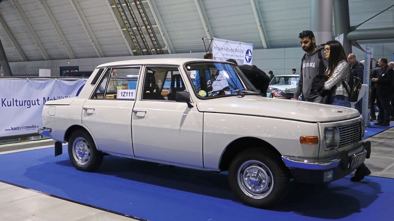 Ostprodukt im Südwesten: Wartburg 353 W Limousine auf der Stuttgarter Oldtimermesse Retro Classics 2023(Bild:  Diehl – VCG)