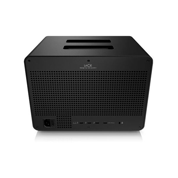 Die LaCie 8big Pro5 ist mit einer Speicherkapazität von bis zu 256 TB beispielsweise für Außendrehs bei Filmproduktionen geeignet. Das Gerät versorgt angeschlossene mobile Workstations oder Notebooks mit bis zu 140 Watt. (Bild: Seagate)