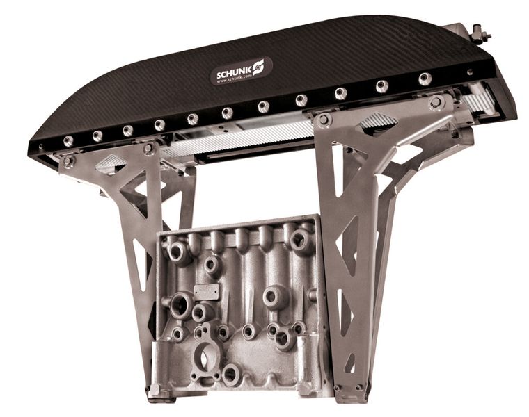 Leichtgewicht mit CFK: Der Großhubgreifer CFG wiegt lediglich 10 kg. (Schunk)