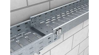 Einfach und zeitsparend: Stoßstellenverbindung der Kabelrinne durch Zusammenstecken und Einrasten. (Archiv: Vogel Business Media)