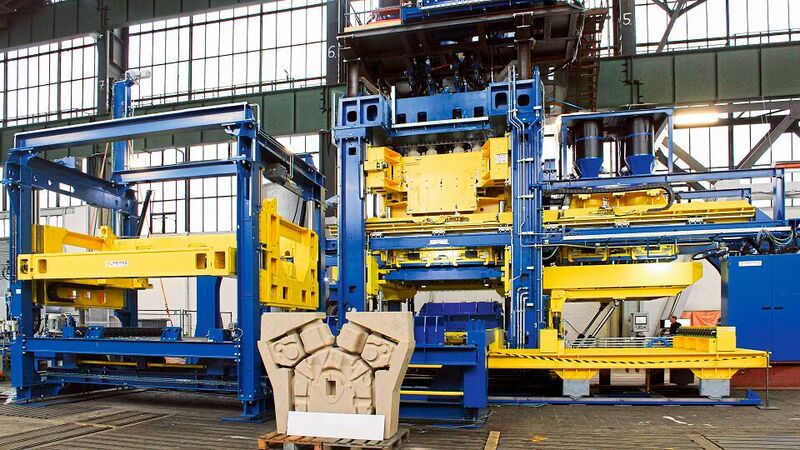 Ein Megaprojekt der modernen Gießereitechnik: der größte je gebaute Kernschießautomat mit einem Schussvolumen von 1.700 Litern. Profilschienenführungen von Schaeffler sorgen dabei für die nötige Sicherheit.