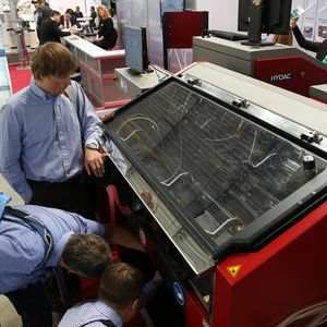 Alles mal gründlich ansehen: Mit den Besuchern der Parts2clean 2015 waren die Aussteller zufrieden.