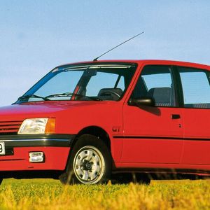 In Deutschland war der 205 mit insgesamt 410.510 verkauften Exemplaren der bestverkaufte Peugeot überhaupt, bis ihn im Jahr 2007 sein Nachfolger 206 überholte. In den Jahren 1985 und 1986 war er das erfolgreichste Importmodell in Deutschland. (Bild:  Peugeot)