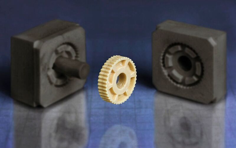 Durch Spritzgussformen aus 3D-­Druck können Anwender ihr schmier- und wartungsfreies Sonderteil schnell und günstig erhalten. (igus)