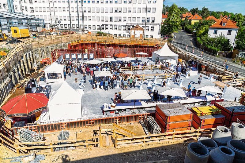 Die Baustelle wurde für kurze Zeit zum Festgelände (Leibniz-HKI / M. Hellebrandt)