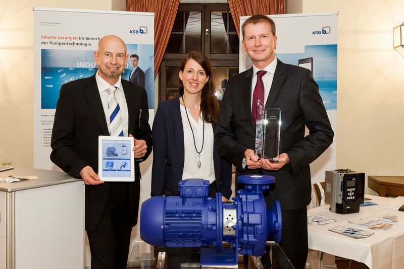 Stolze Gewinner (v.l.n.r.): Stefan Weber, Miriam Nagler und Jürgen Rittmeyer, alle KSB (Bild: PROCESS/Stefan Bausewein)