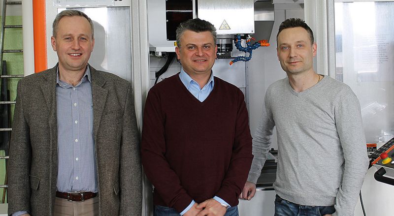 Meusburger Sales Manager Poland Grzegorz Natkowski, Meusburger Area Sales Manager Poland Gregor Dytko and C-Form’s Martin Cyganik in front of the company's latest milling machine (left to right). (Schulz)