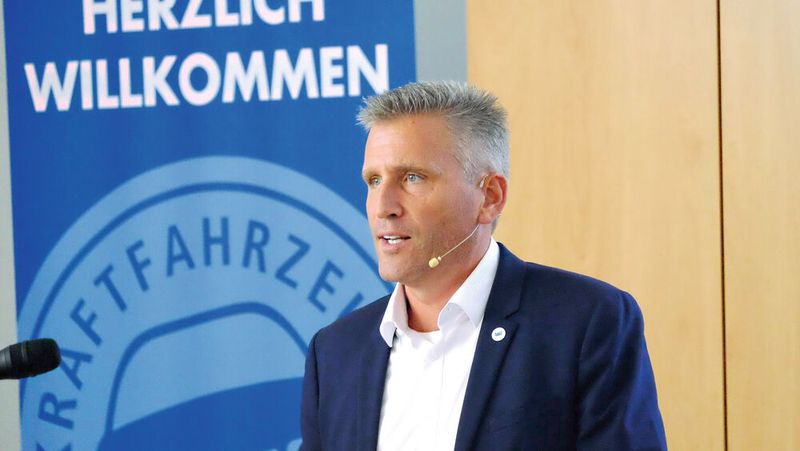 Innungsobermeister Roland Hoier führte durch die Jahreshauptversammlung der Innung Unterfranken. (Bild: Zietz – »kfz-betrieb«)