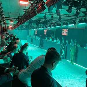 Erwartungsvolle Beobachter in der Berliner Event-Location „The Tunnel“ am beziehungsweise unter dem Potsdamer Platz.(Bild:  Grimm – VCG)