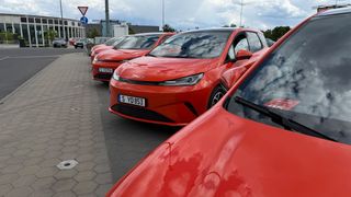Während es auf Elektroautos aus China in der EU Extrazölle gibt, ist die Einfuhr von Plug-in-Hybriden wie dem BYD Dolphin G DM-i bislang nicht mit zusätzlichen Abgaben belegt. Das soll sich ändern. (Bild: Wehner - VCG)