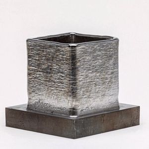 Mit dem Auftragschweißverfahren WEBAM können Bauteile aus Titan materialeffizient und schnell gefertigt werden.(Bild:  Pro-Beam)