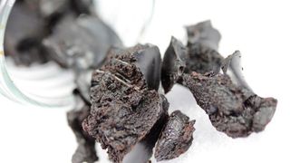 Ligninschaum in fester Form.  (Bild:  Fraunhofer WKI | Manuela Lingnau)